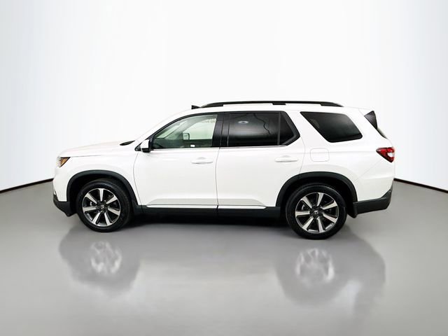 Used 2025 Honda Pilot Touring image 4