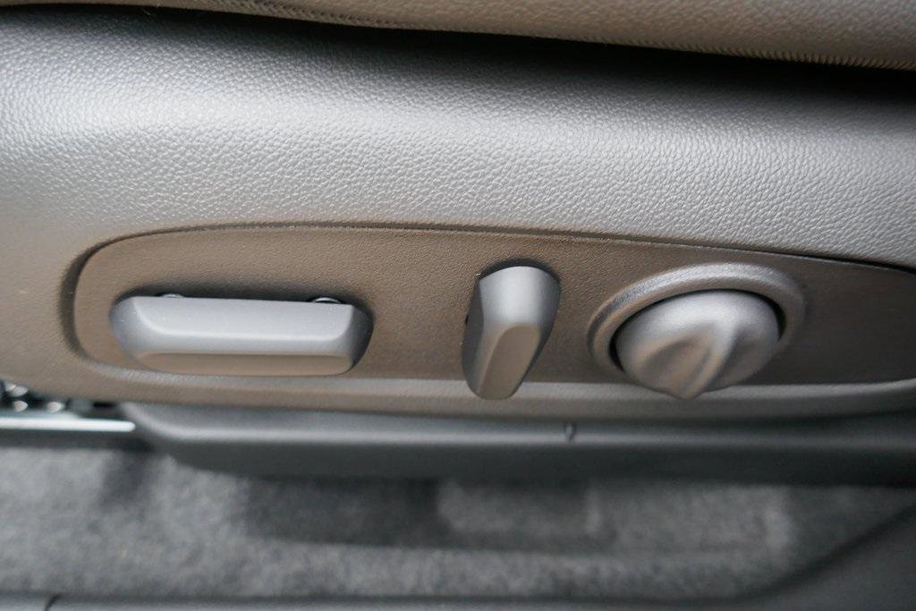 New 2026 Chevrolet Trax RS w/ Sunroof Package image 13