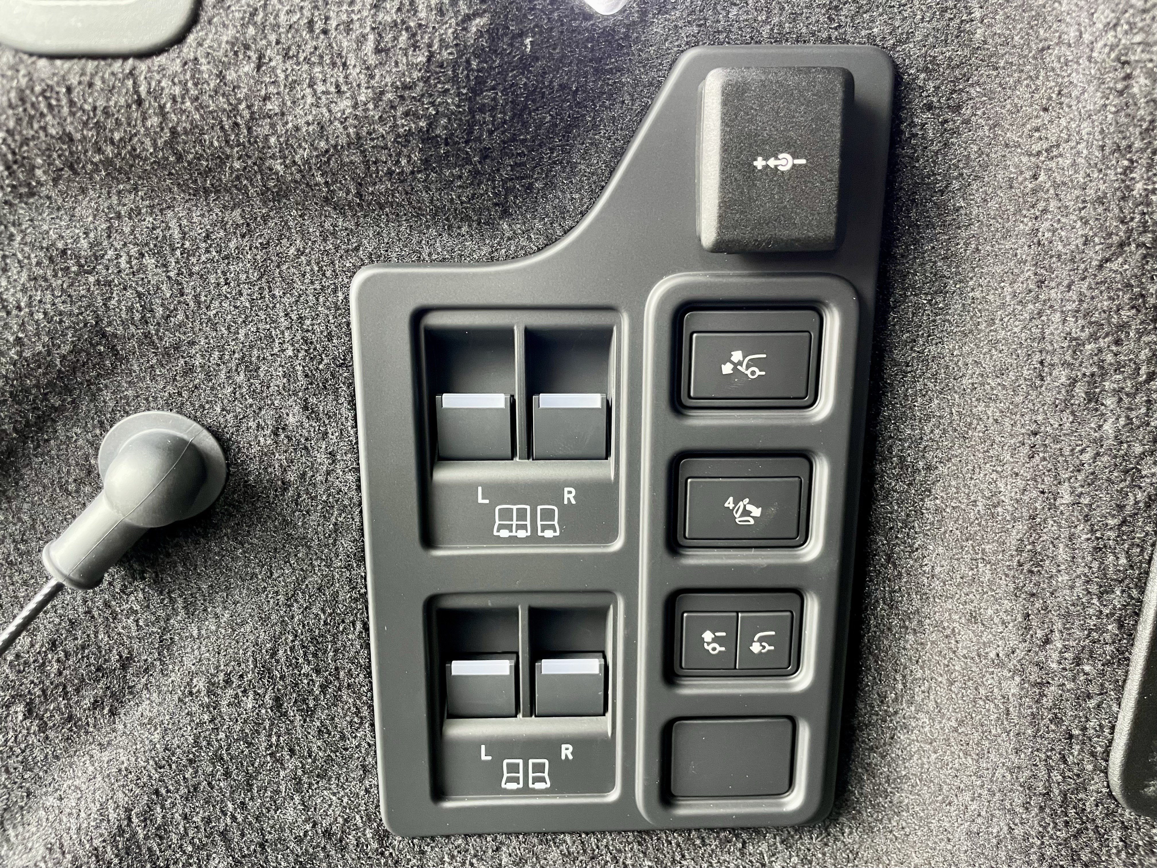 New 2026 Land Rover Discovery Limited Edition AWD/4WD image 40
