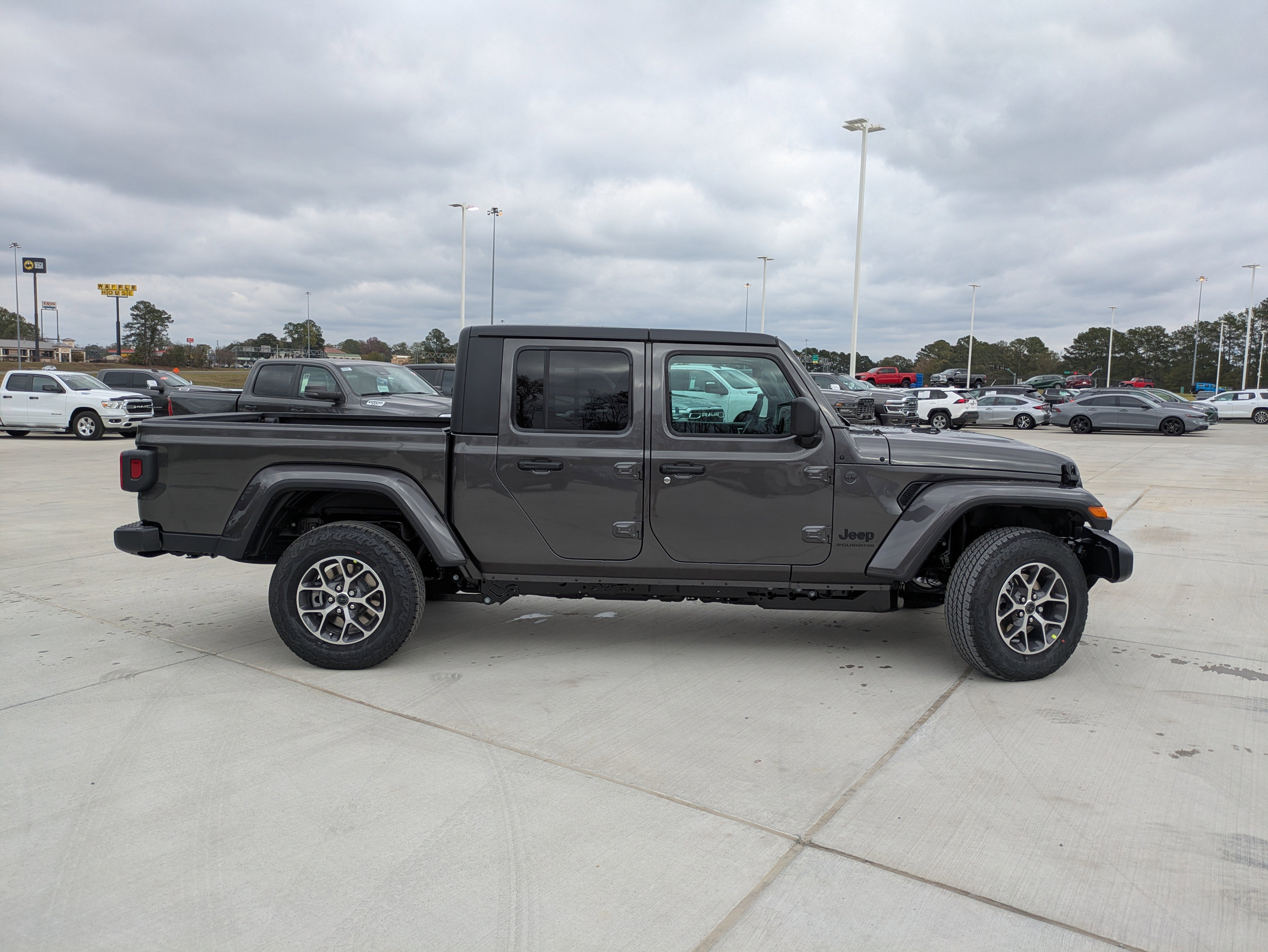 New 2026 Jeep Gladiator Sport AWD/4WD image 9