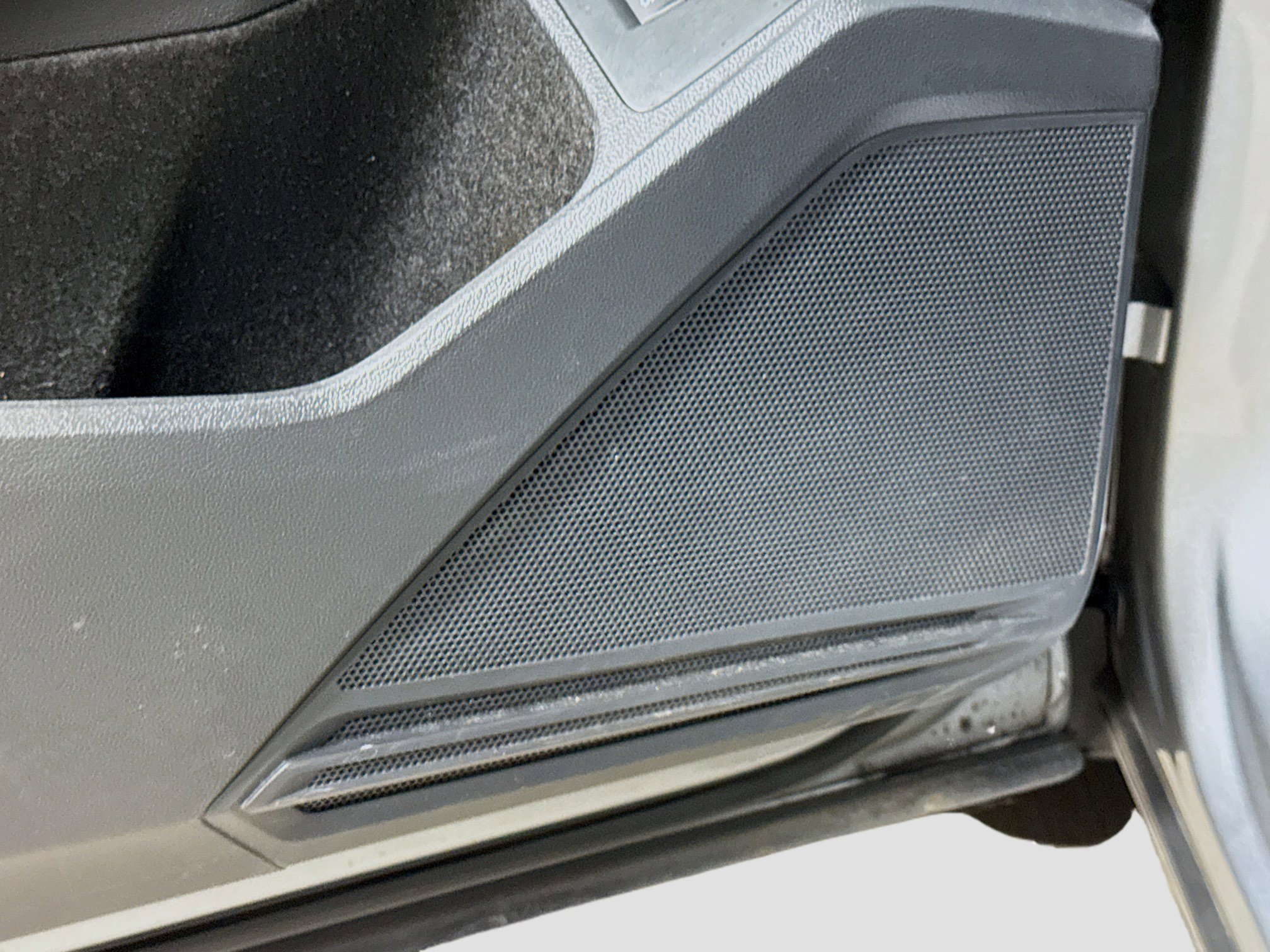 Used 2022 Volkswagen Tiguan SE R-Line image 25