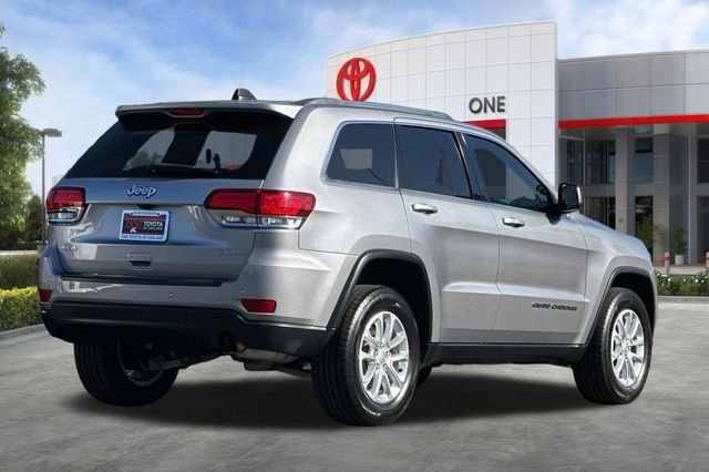 Used 2021 Jeep Grand Cherokee Laredo image 4
