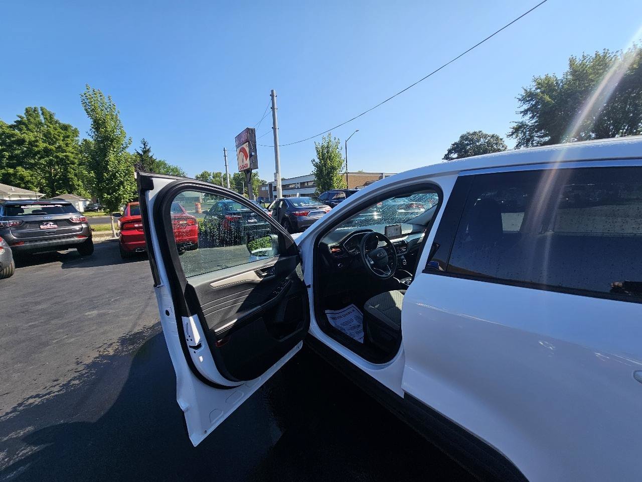 Used 2022 Ford Escape SE FWD image 18