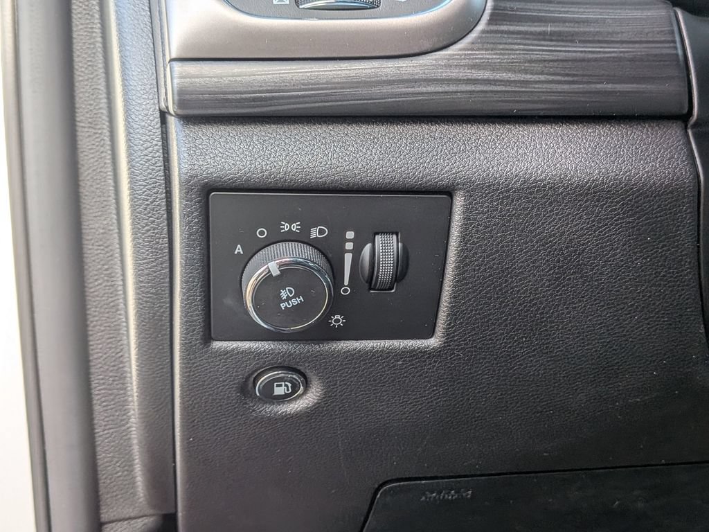 Used 2019 Jeep Grand Cherokee Altitude AWD/4WD image 20