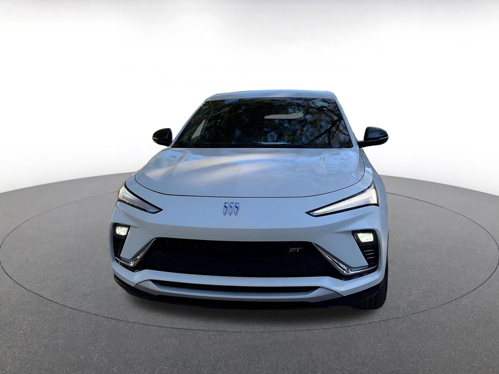 Used 2025 Buick Envista Sport Touring image 2