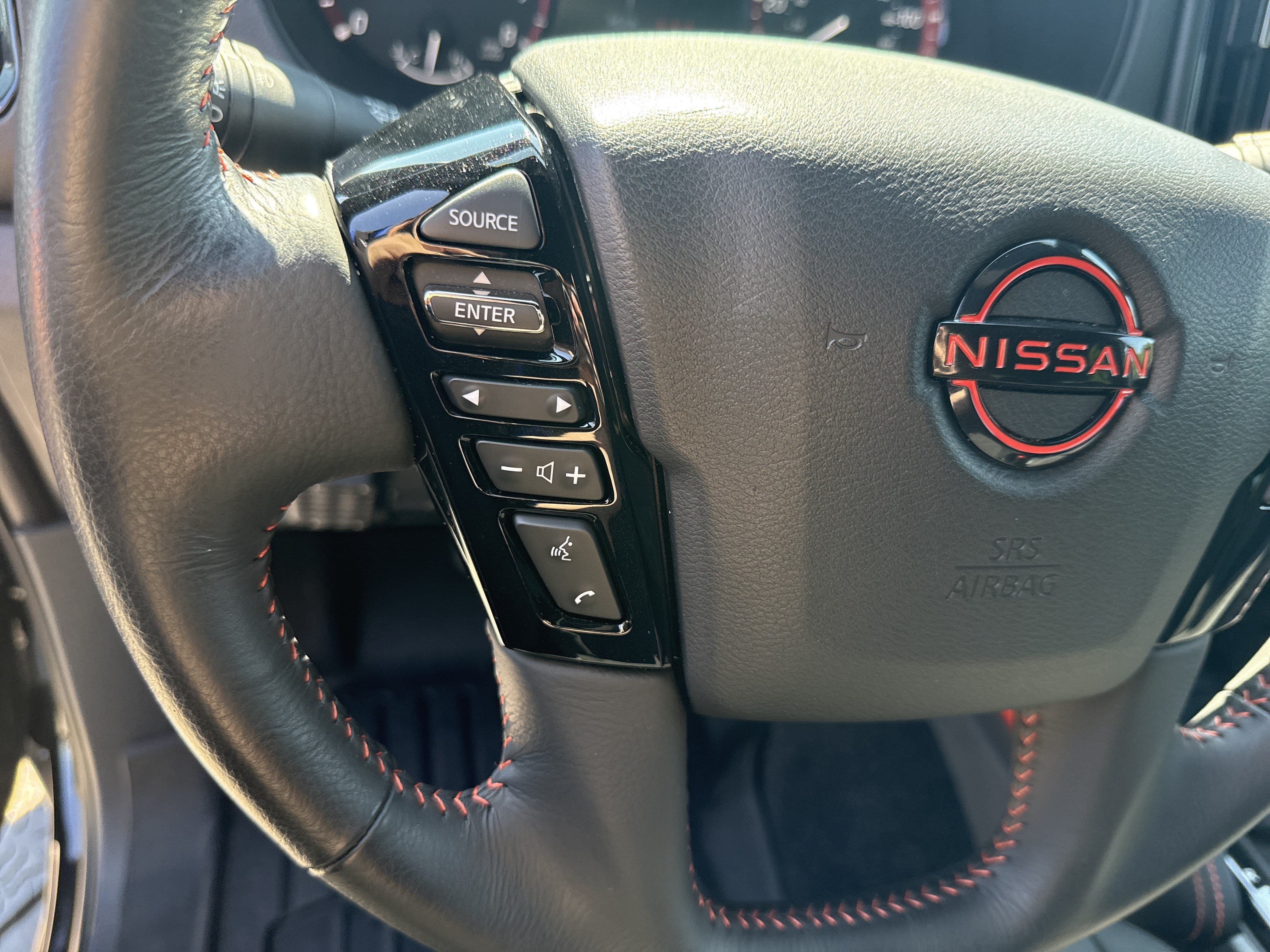 Used 2025 Nissan Frontier PRO-4X AWD/4WD image 23