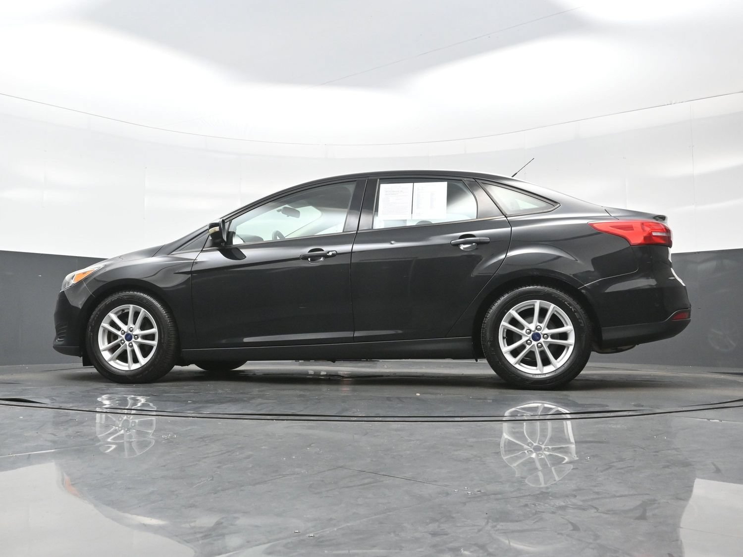 Used 2015 Ford Focus SE FWD image 25