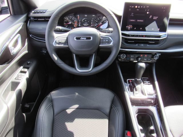 Used 2024 Jeep Compass Latitude w/ Convenience Group AWD/4WD image 17