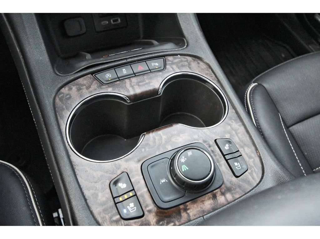 Used 2020 GMC Acadia Denali w/ Technology Package FWD image 29