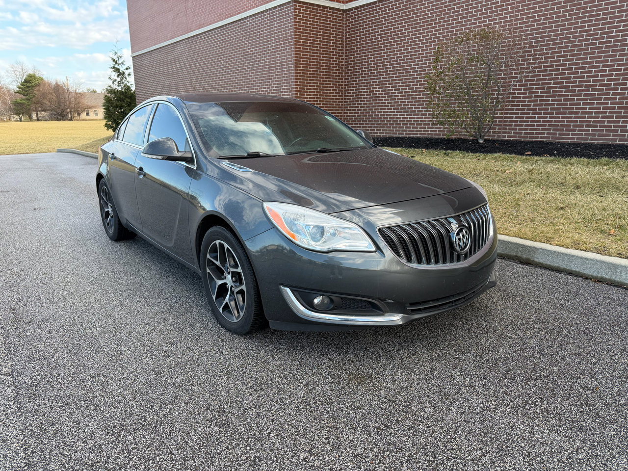 Used 2017 Buick Regal Sport Touring image 16