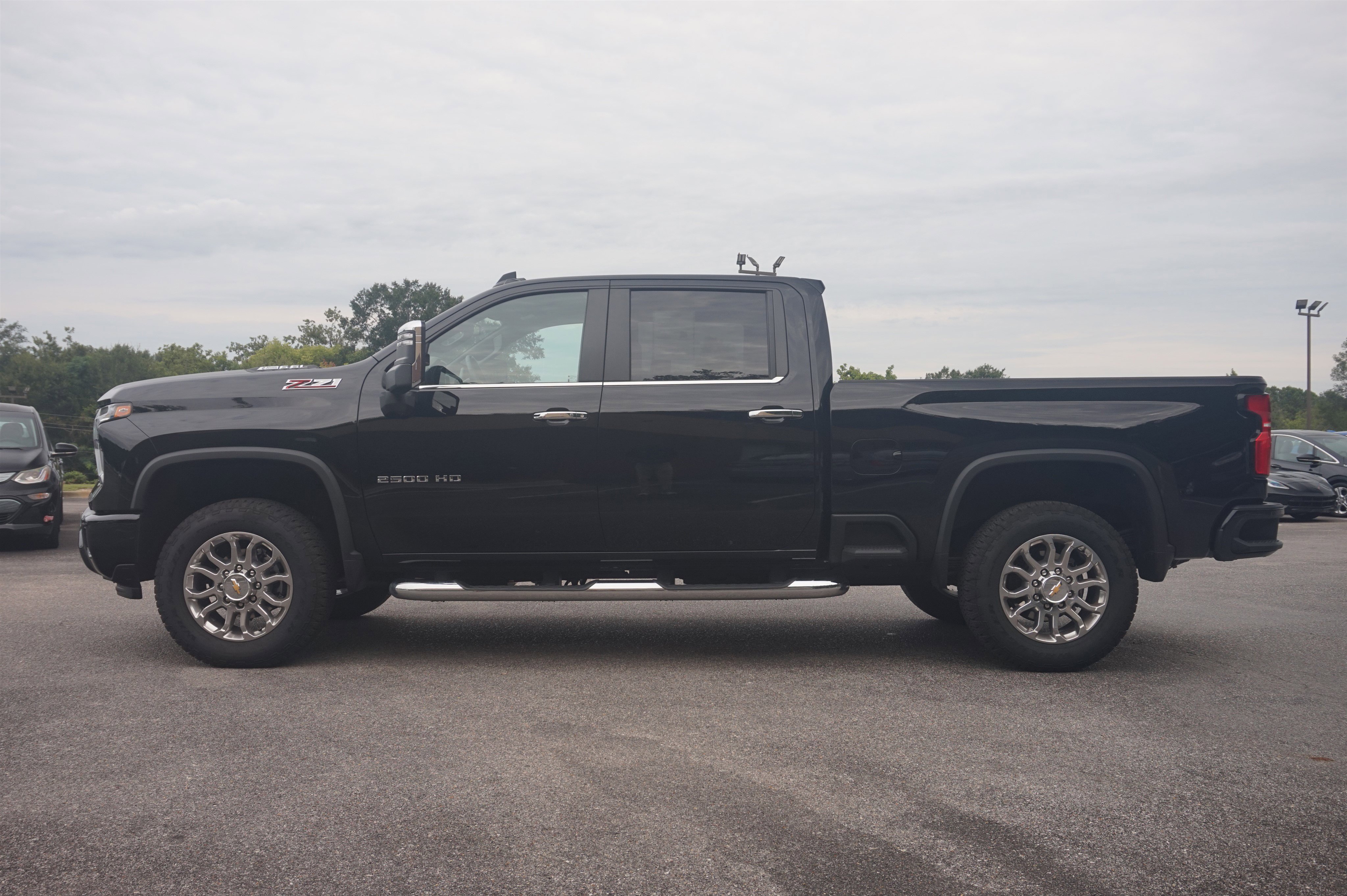 Used 2025 Chevrolet Silverado 2500 LT w/ Z71 Chrome Sport Edition image 6