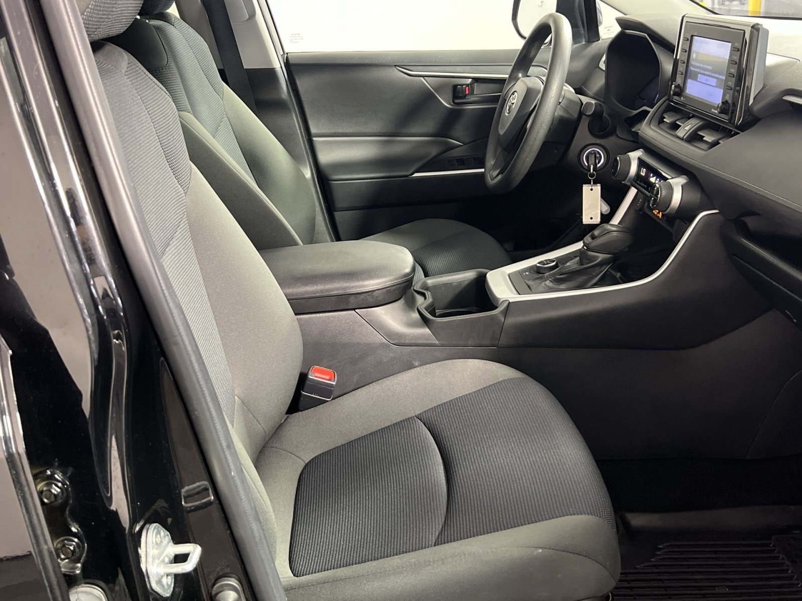 Used 2022 Toyota RAV4 LE AWD/4WD image 29