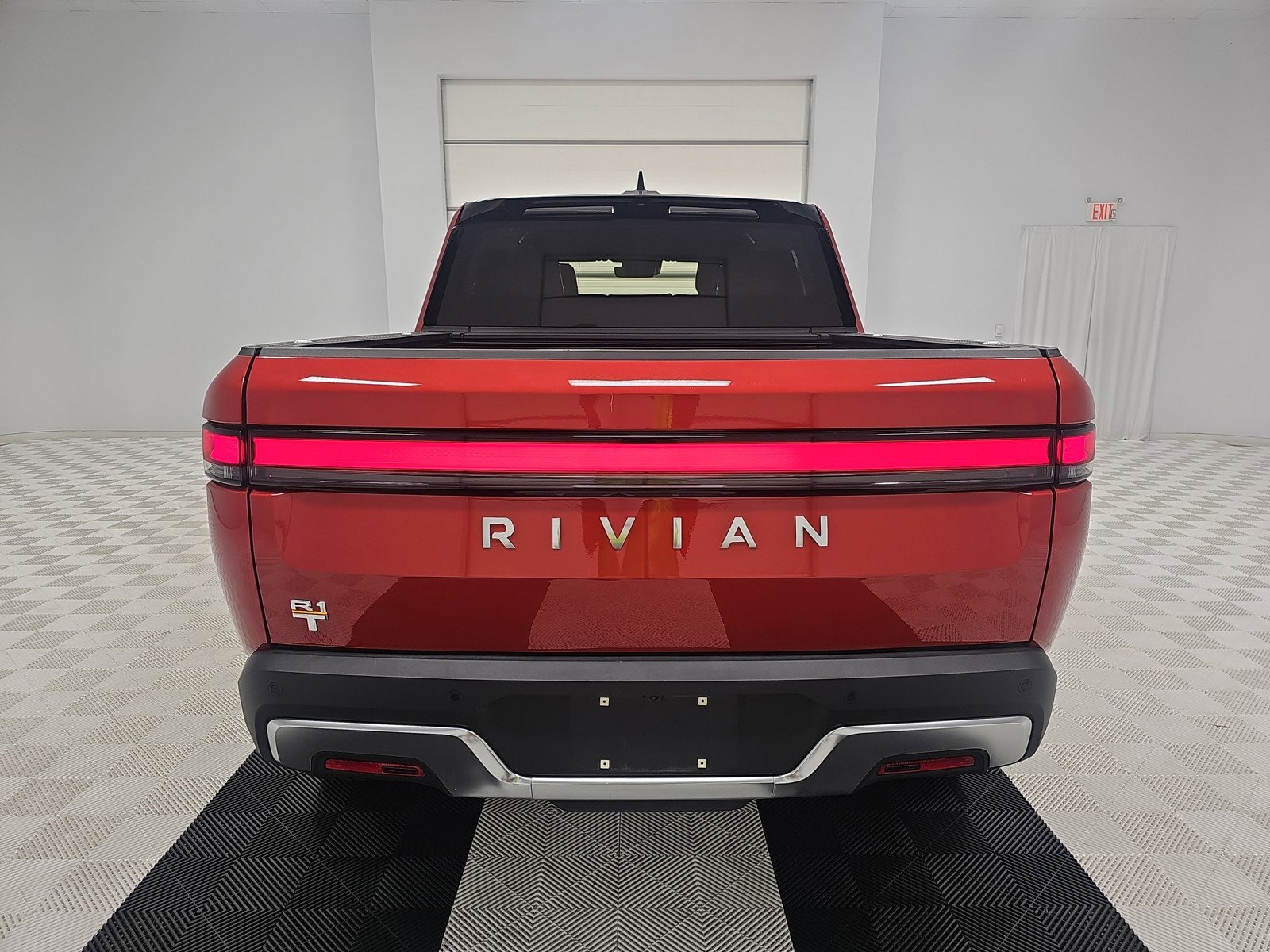 Used 2023 Rivian R1T Adventure image 4