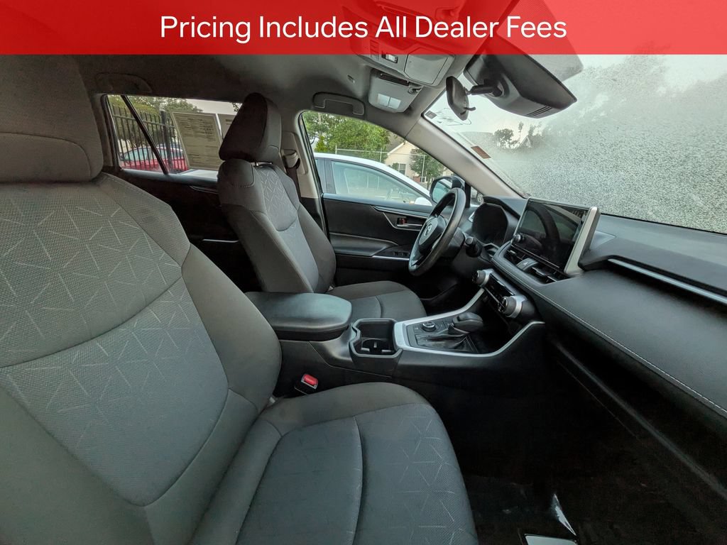 Used 2024 Toyota RAV4 XLE AWD/4WD image 10
