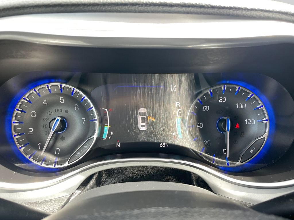 Used 2025 Chrysler Pacifica Limited FWD image 31