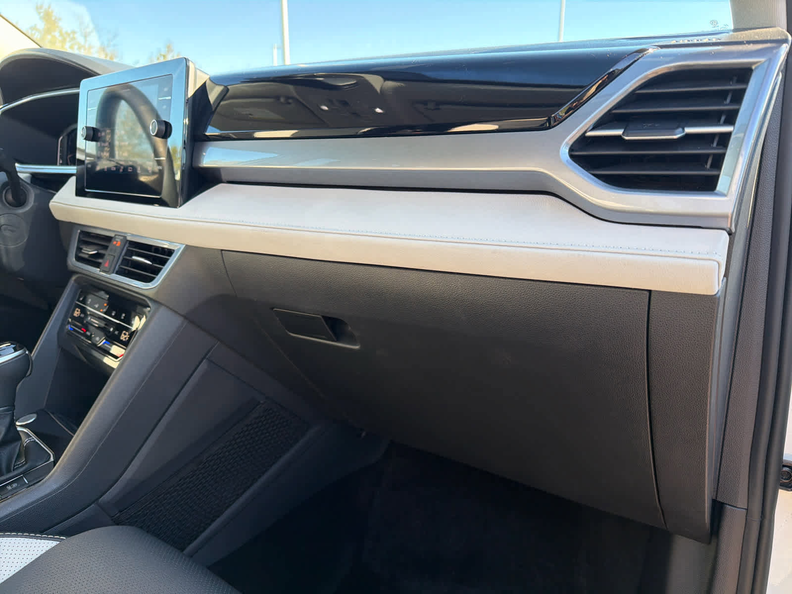 Certified 2025 Volkswagen Taos SEL image 37