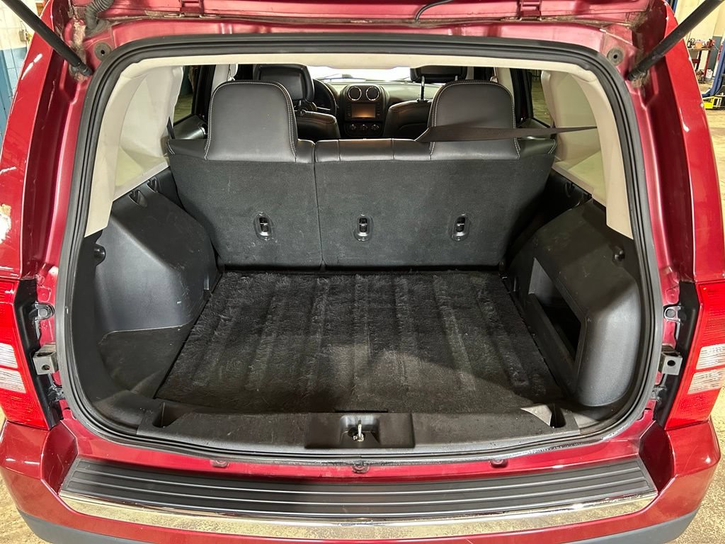 Used 2016 Jeep Patriot High Altitude AWD/4WD image 12