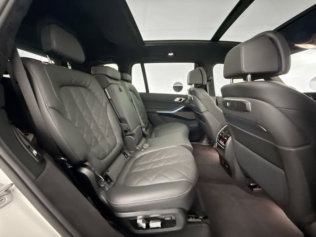 Used 2026 BMW X7 xDrive40i w/ M Sport Package image 27