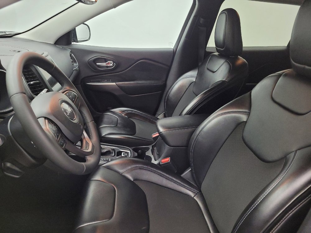 Used 2019 Jeep Cherokee Latitude Plus w/ Comfort/Convenience Group image 17