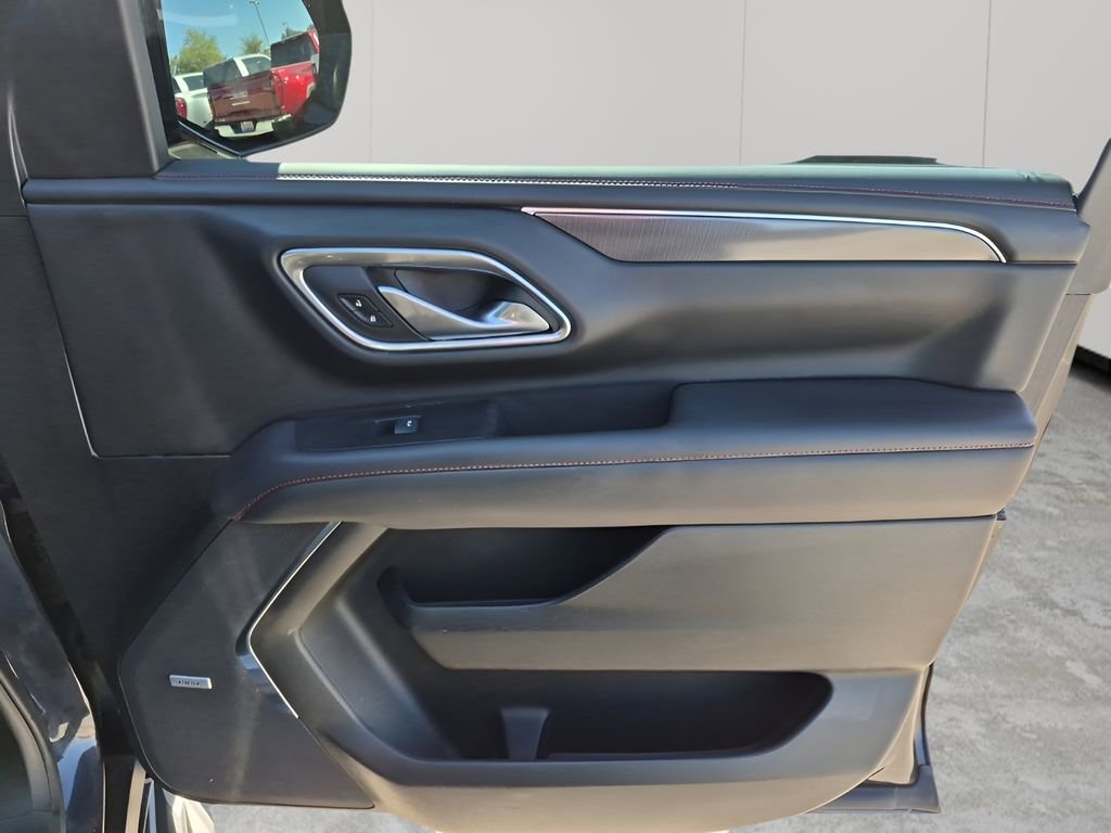 Used 2022 Chevrolet Suburban RST w/ Luxury Package RWD image 14