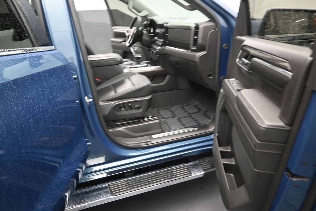 Used 2024 Chevrolet Silverado 1500 LTZ RWD image 13