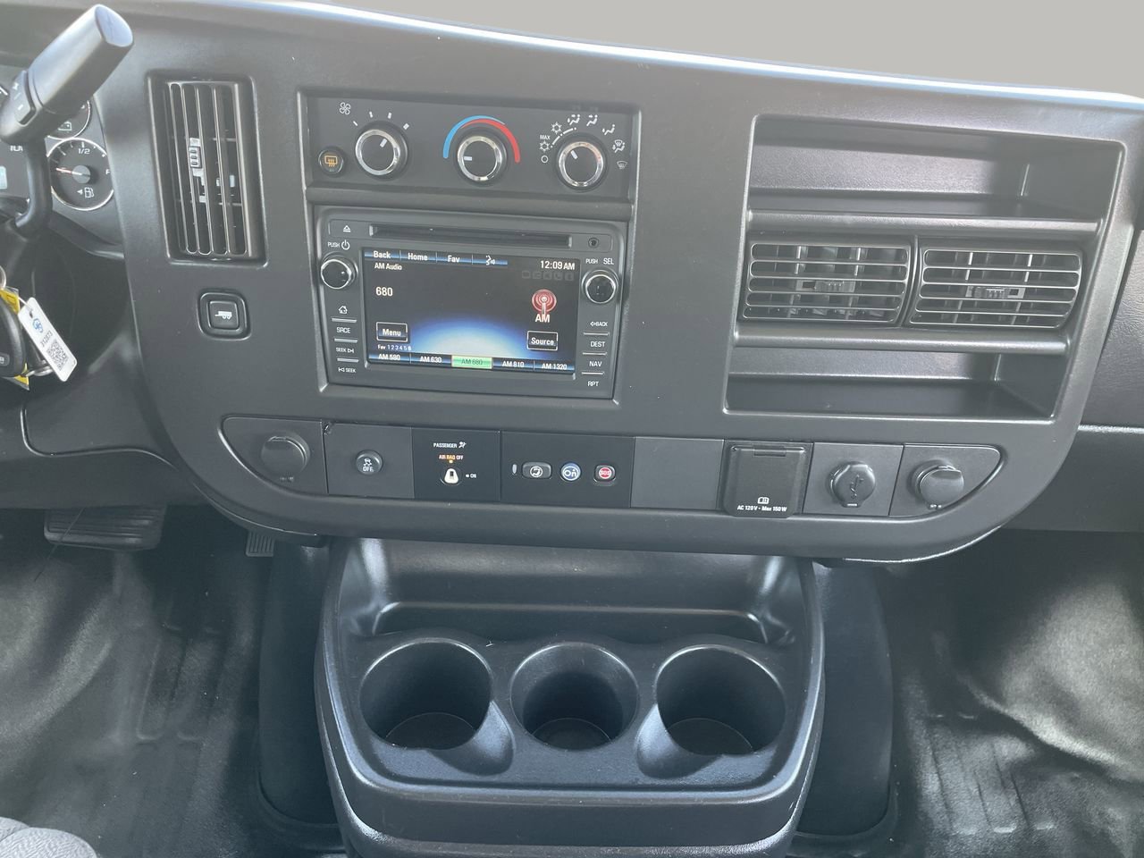 Used 2017 Chevrolet Express 3500 Extended image 15