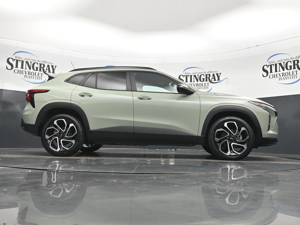 Used 2024 Chevrolet Trax RS w/ Sunroof Package FWD image 33