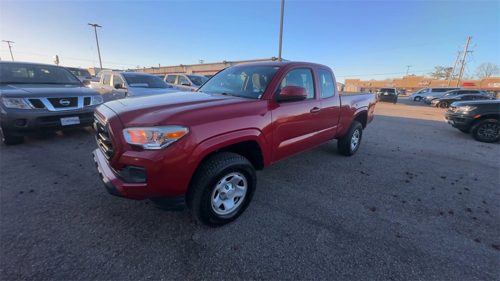 Used 2018 Toyota Tacoma SR image 4
