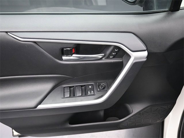Used 2021 Toyota RAV4 XLE Premium image 23