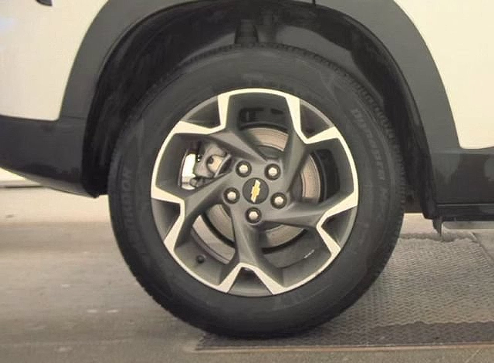 Used 2024 Chevrolet Trax LT w/ Driver Confidence Package FWD image 17