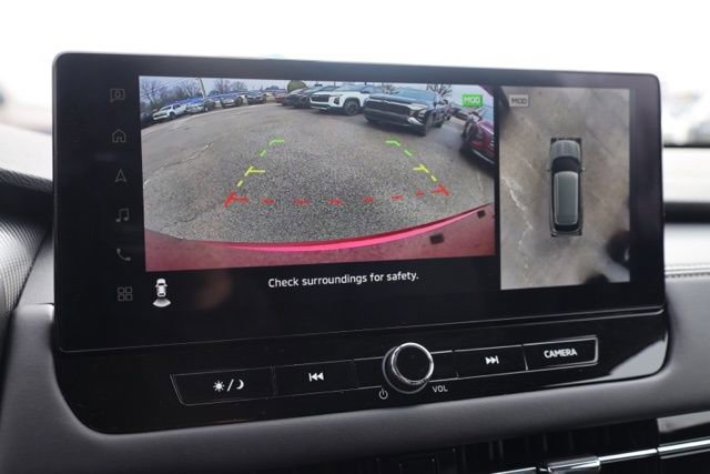 Used 2025 Mitsubishi Outlander SEL image 2