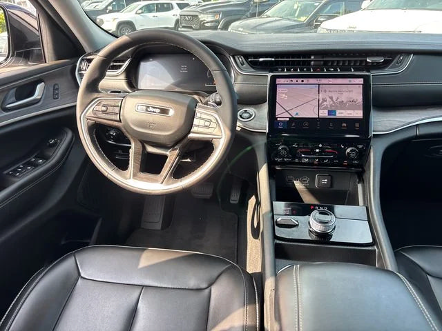 Used 2023 Jeep Grand Cherokee Limited AWD/4WD image 11