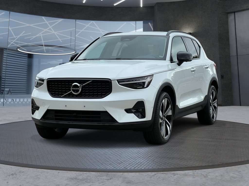 Used 2023 Volvo XC40 B5 Ultimate w/ Protection Package Premier AWD/4WD image 2