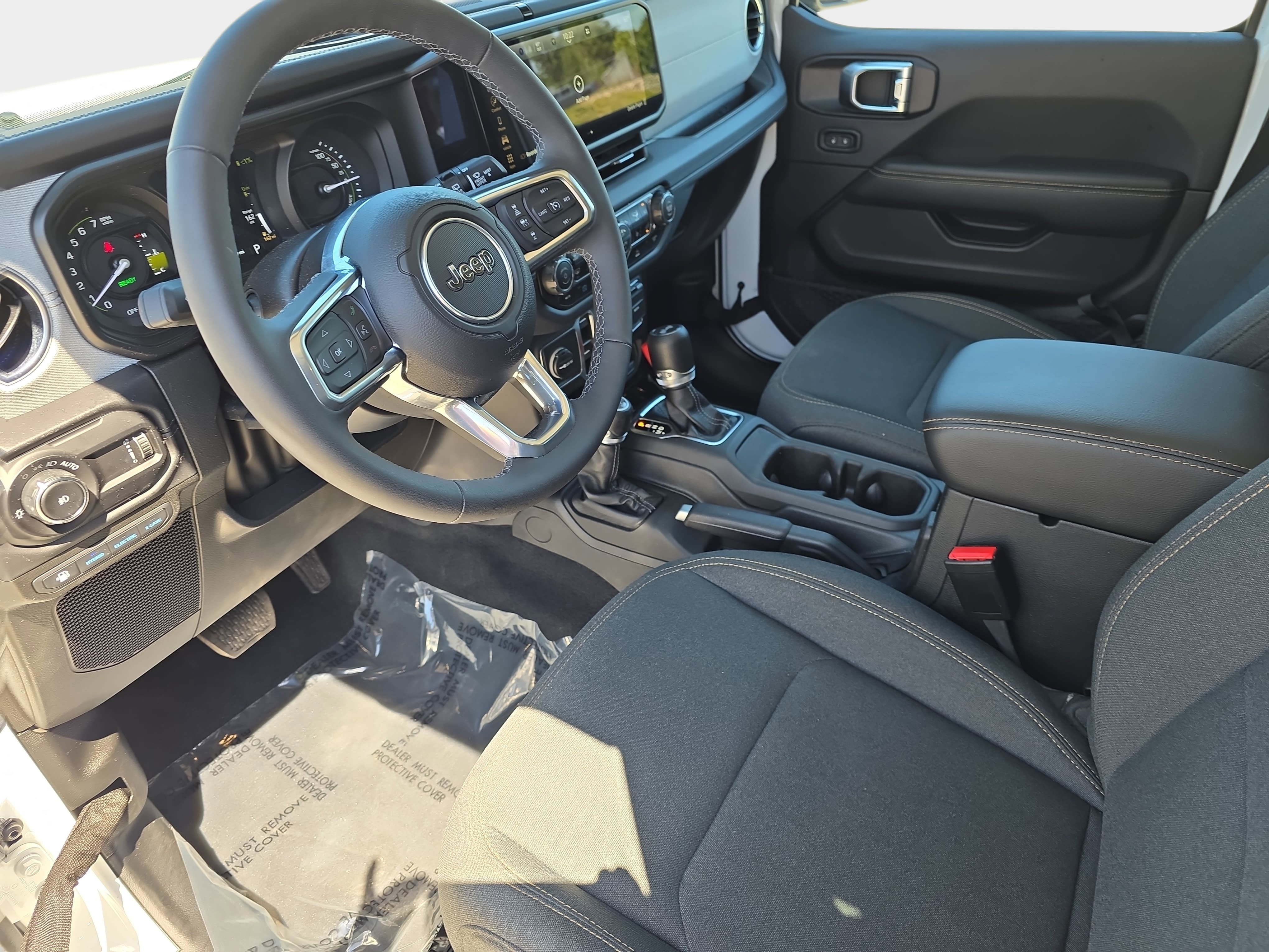 Used 2025 Jeep Wrangler Unlimited Sahara AWD/4WD image 14