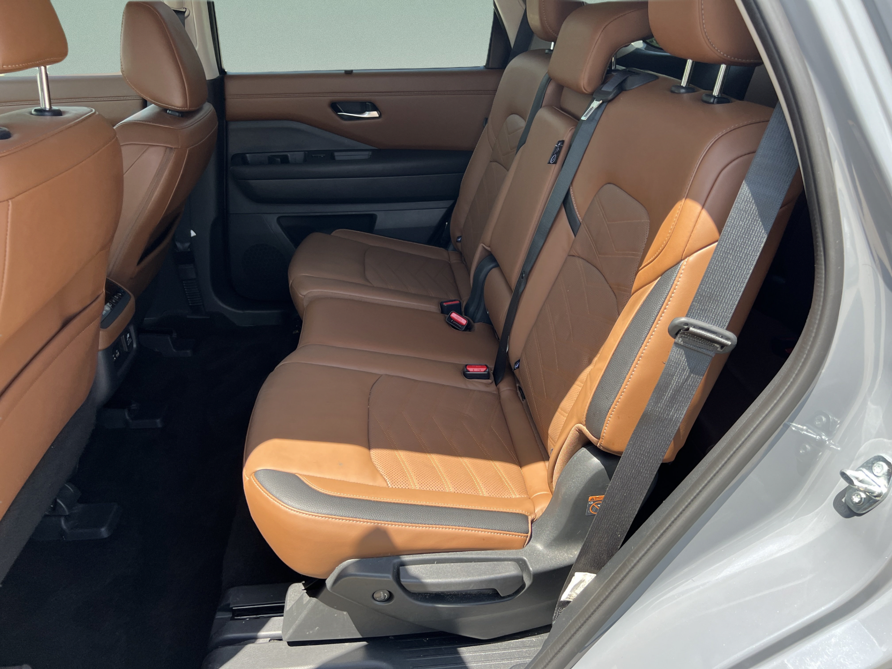 Used 2024 Nissan Pathfinder Platinum w/ Cargo Package FWD image 23