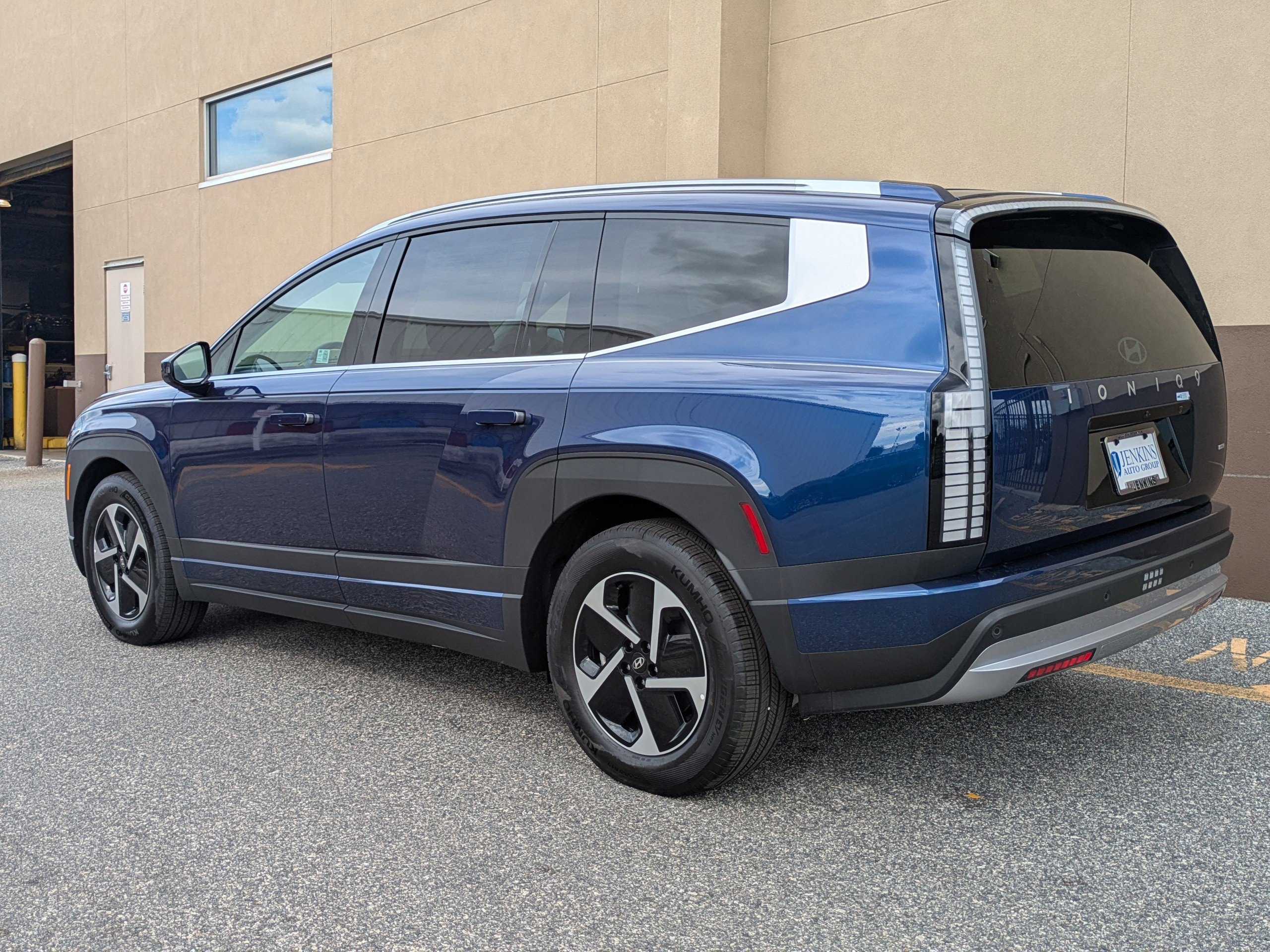 New 2026 Hyundai Ioniq 9 SE image 7