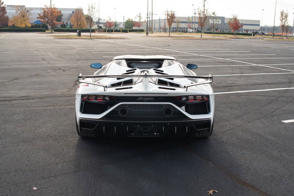Used 2021 Lamborghini Aventador SVJ image 7