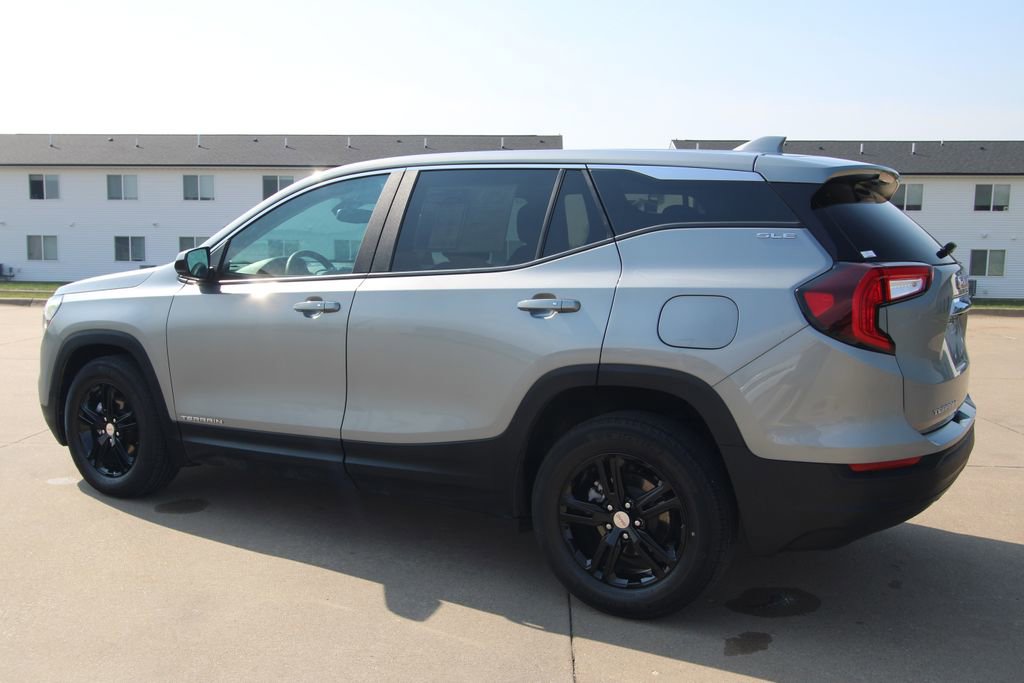 Used 2024 GMC Terrain SLE image 14