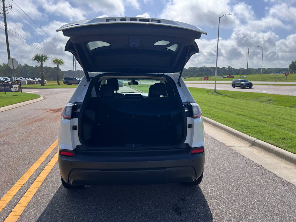 Certified 2023 Jeep Cherokee Altitude Lux AWD/4WD image 6