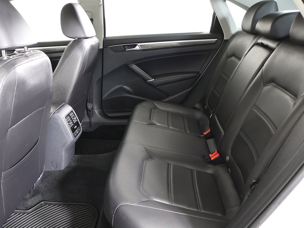 Used 2018 Volkswagen Passat 2.0T SE image 34