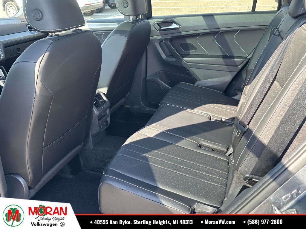 Used 2024 Volkswagen Tiguan SE R-Line AWD/4WD image 13
