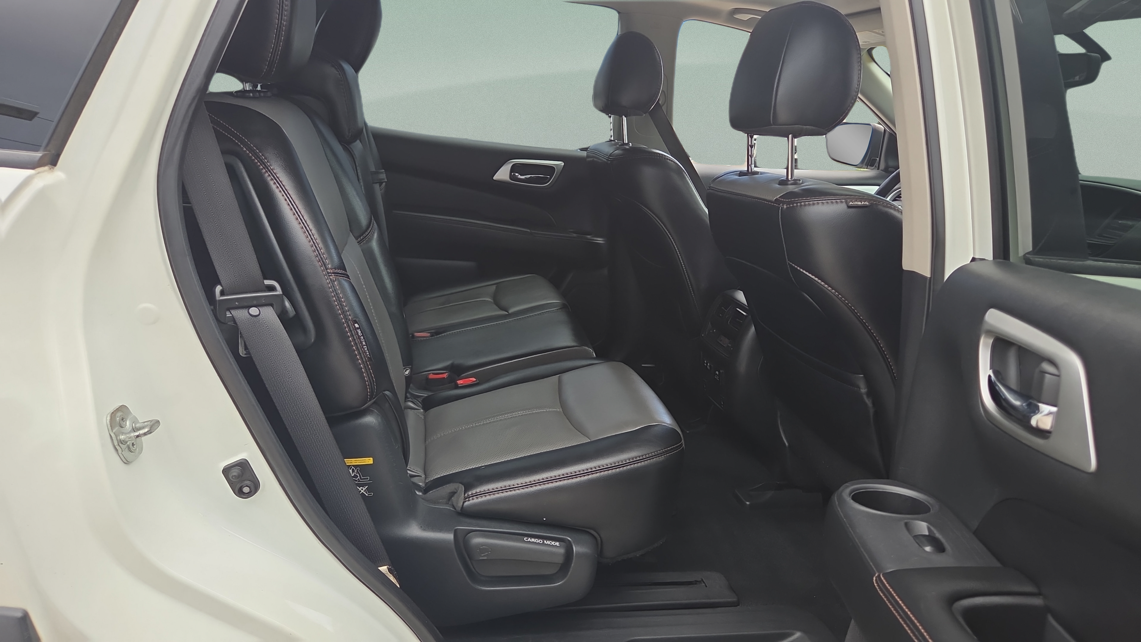 Used 2020 Nissan Pathfinder SL AWD/4WD image 18