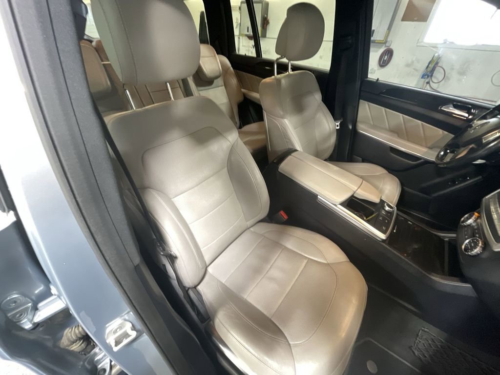 Used 2015 Mercedes-Benz GL 550 4MATIC image 29