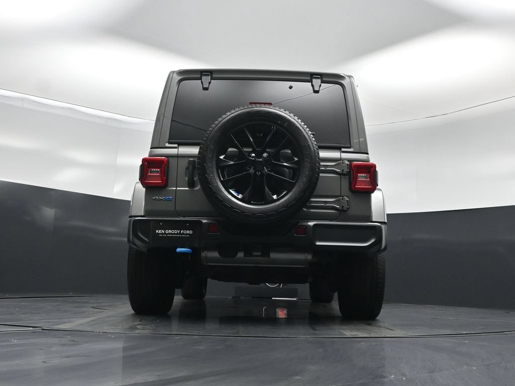 Used 2023 Jeep Wrangler Unlimited Sahara w/ Cold Weather Group AWD/4WD image 47