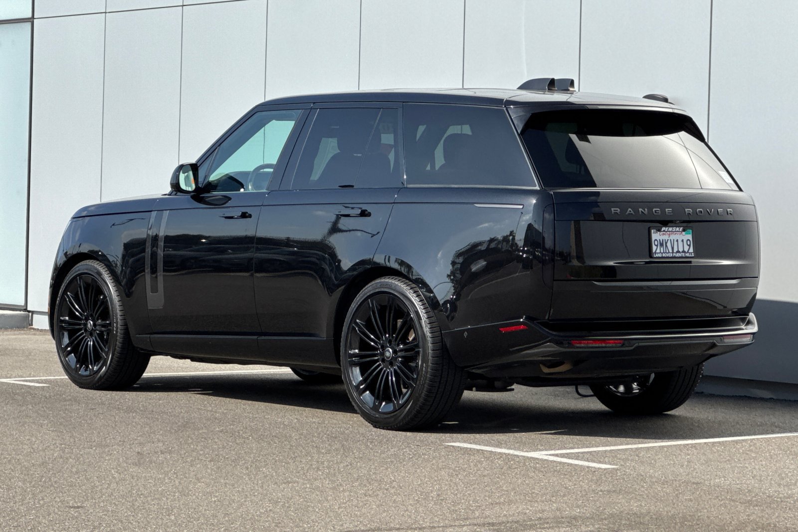 Used 2024 Land Rover Range Rover SE AWD/4WD image 3