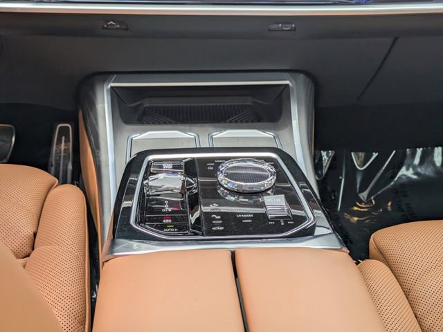 Used 2023 BMW 740i w/ Parking Assistance Package RWD image 19