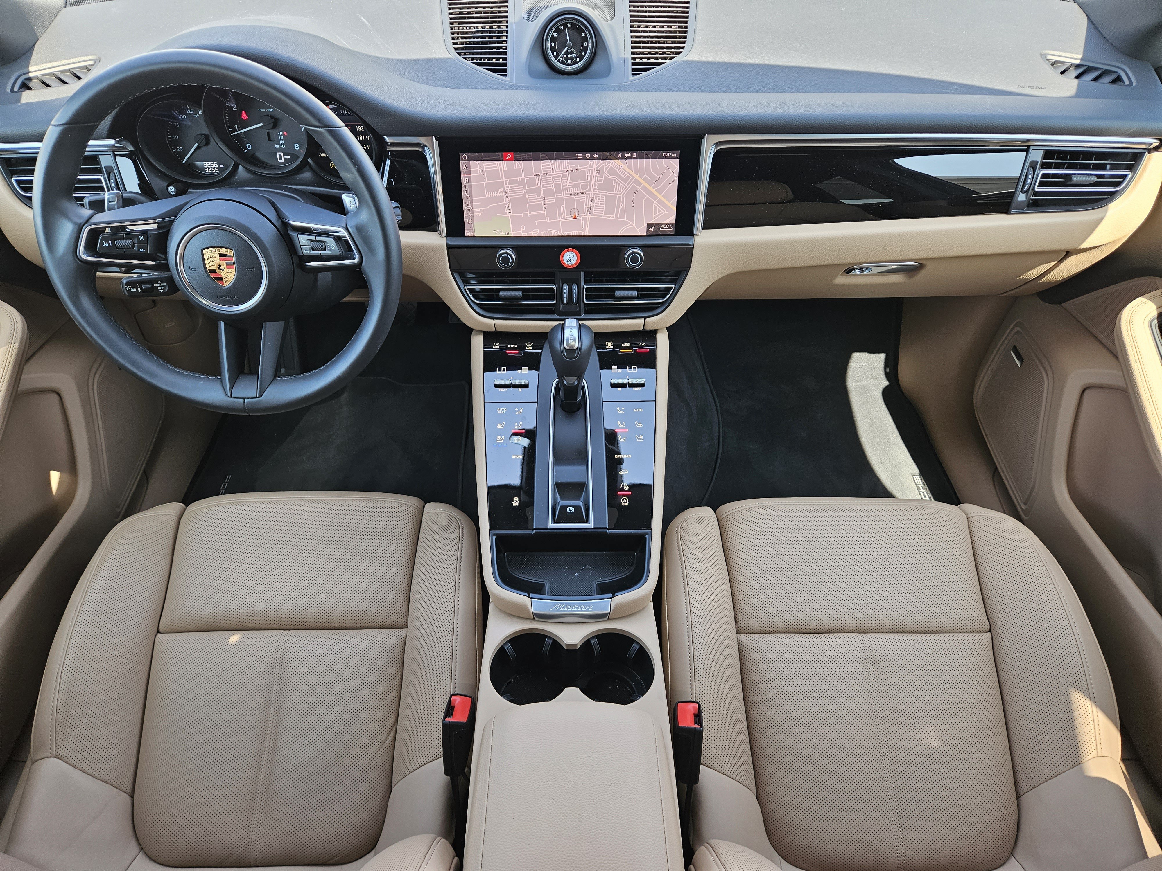 Certified 2026 Porsche Macan AWD/4WD image 24