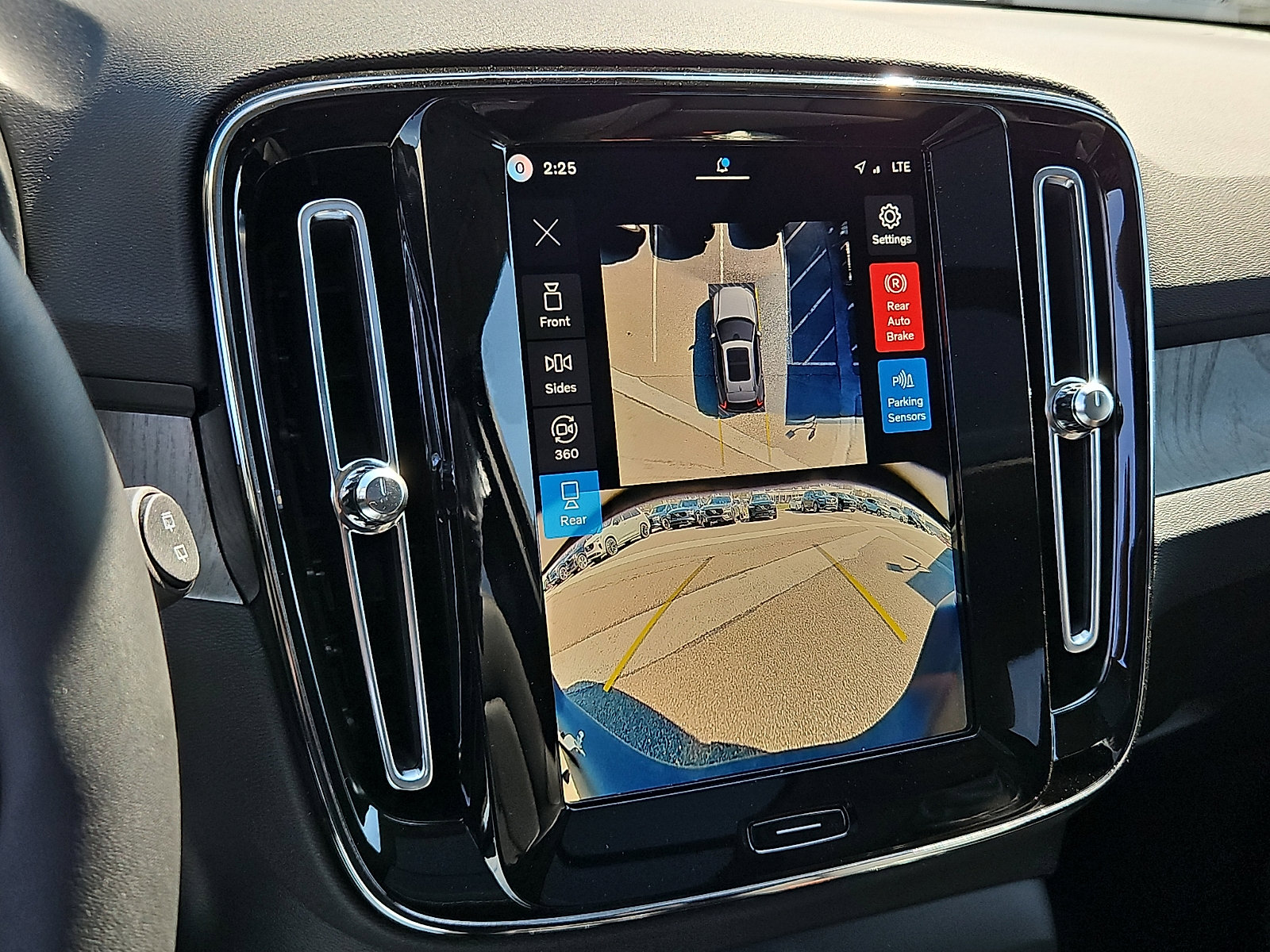 New 2026 Volvo XC40 B5 Plus w/ Climate Package AWD/4WD image 17