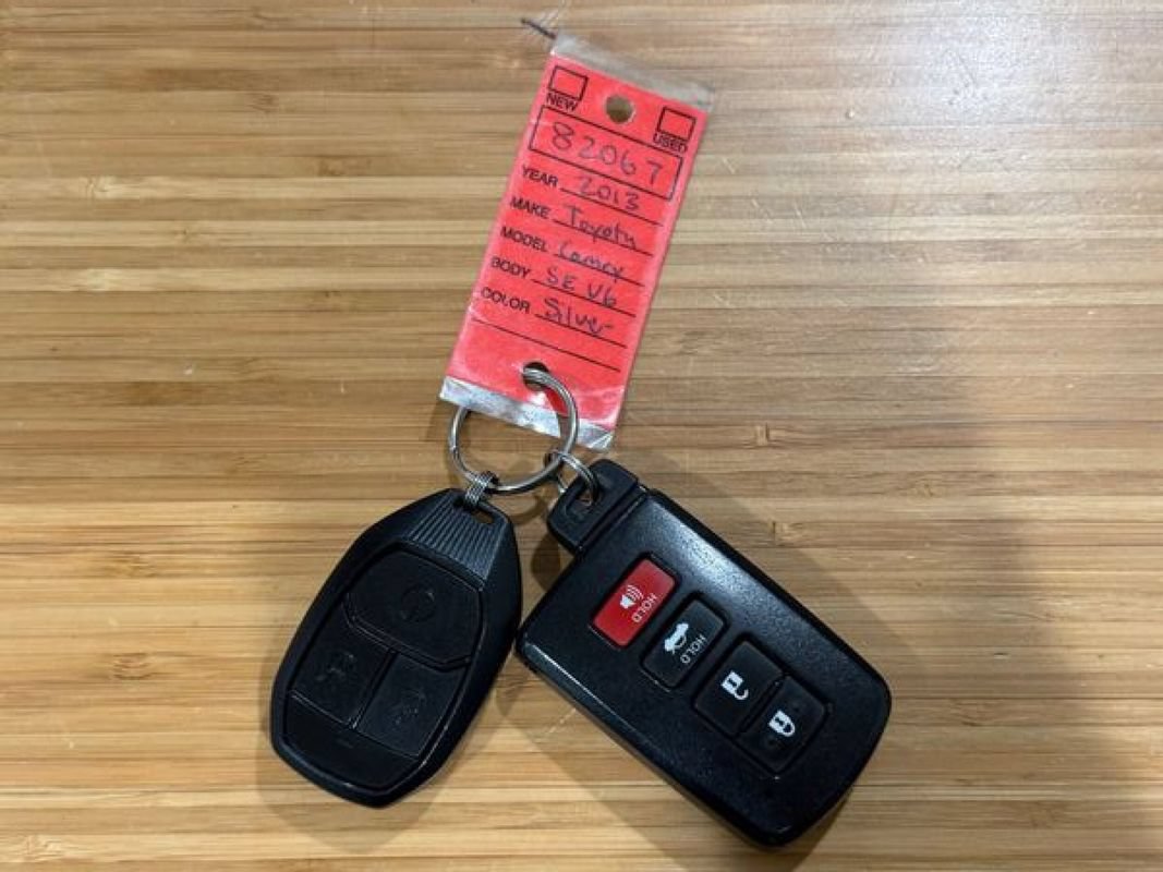 Used 2013 Toyota Camry SE w/ Leather Pkg FWD image 44