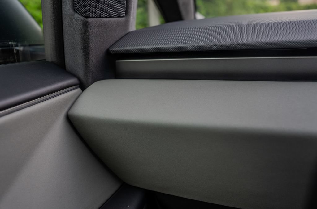 Used 2025 Tesla Cybertruck AWD Crew Cab image 8